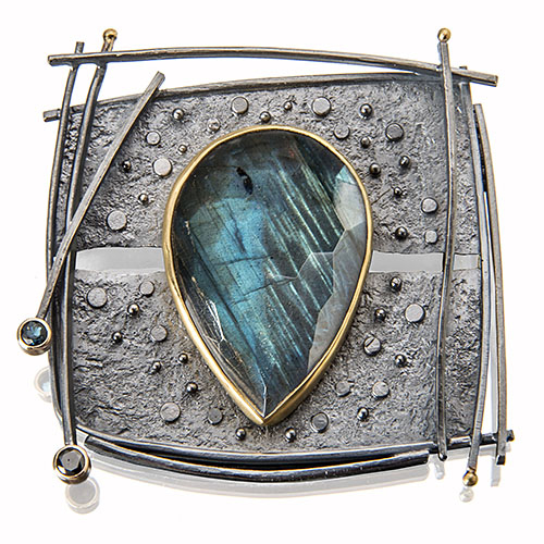 Sydney Lynch, Labradorite Frame Brooch, 2014, pin/pendant, tourmaline, black diamond, oxidized silver, 22-karat gold, 57.2 x 50.8 mm, photo: artist Sydney Lynch