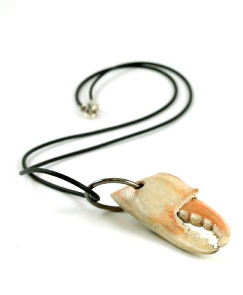 Tania Patterson, White crab claw, 2014, pendant, wood, paint, sterling silver, 68 x 22 x 12.5 mm, photo: Spring Rees