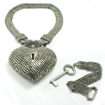 Lola Brooks, heartlock, April 2012, stainless steel chain, stainless steel, 14k solder, 8.5cm x 7.5cm x 3cm x 48cm, photo: Sienna Quiles Lola Brooks