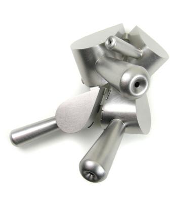 Simon Cottrell, Four focused barreled drops, 2011, brooch, Monel, stainless steel, 80 x 60 x 40 mm, photo: artist Simon Cottrell