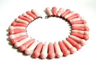 Shu-Lin Wu, GCC no.2, 2014, necklace, ceramic, silver, nylon, 280 x 20 mm, photo: artist Shi-Lin Wu