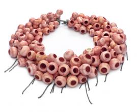 Peter Hoogeboom, Finger Holland Hulu, 2014, necklace, Taiwanese porcelain, silver, 260-mm diameter x 55 mm, photo: Conor Vella Peter Hoogeboom